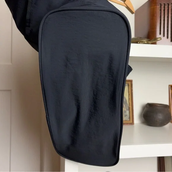 Lululemon Daily Multi-Pocket Tote Bag 20L - Picture 12 of 13